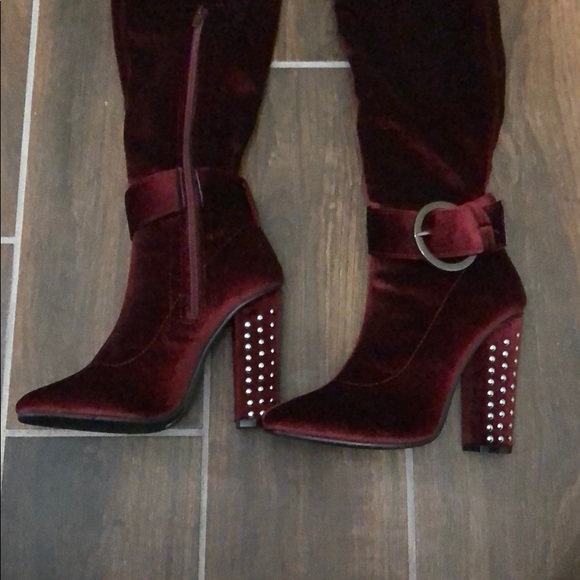 Velvet above the knee boot - Picture 3 of 3